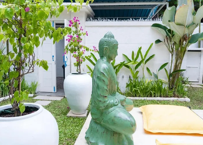 3br - Walking To Villa *