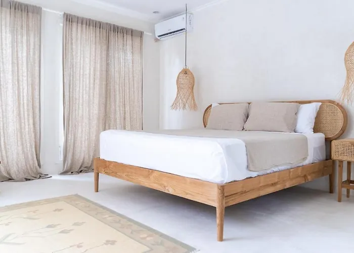 3br - Walking To Villa *