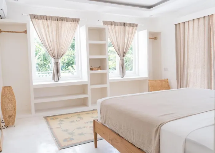 3br - Walking To Villa