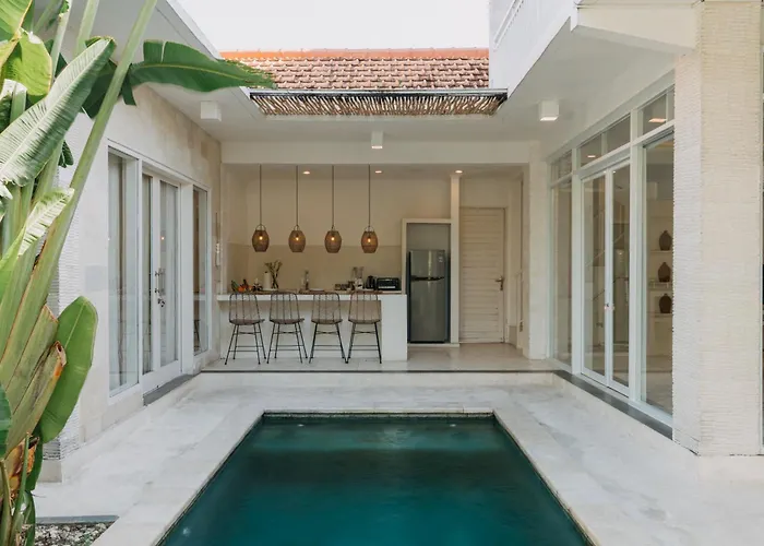 3br - Walking To Villa *