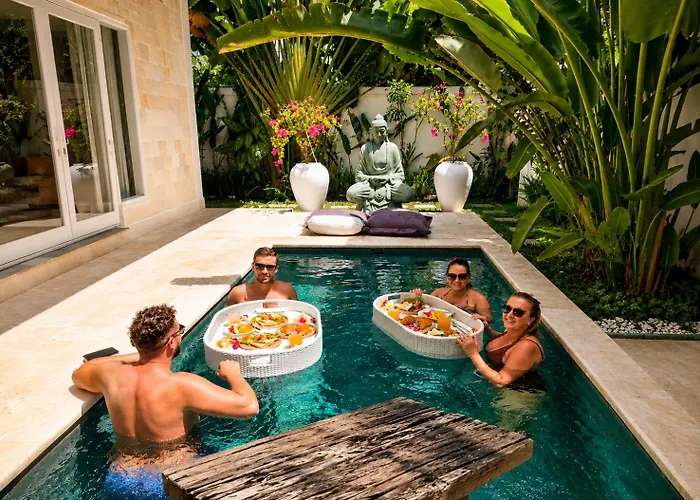 3br - Walking To Villa