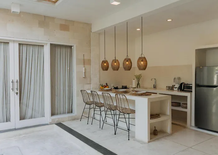 3br - Walking To Villa *